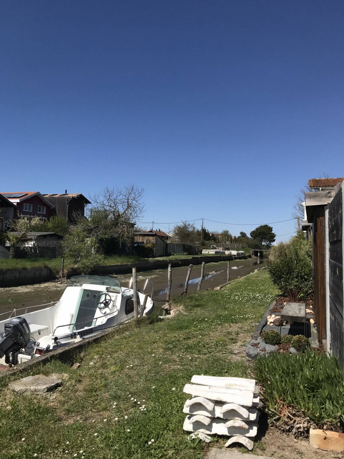 Le Canelot : Pouvoir déguster des huitres chez soi au bord de l'eau et partir en bateau de sa maison sur le Bassin d'Arcachon