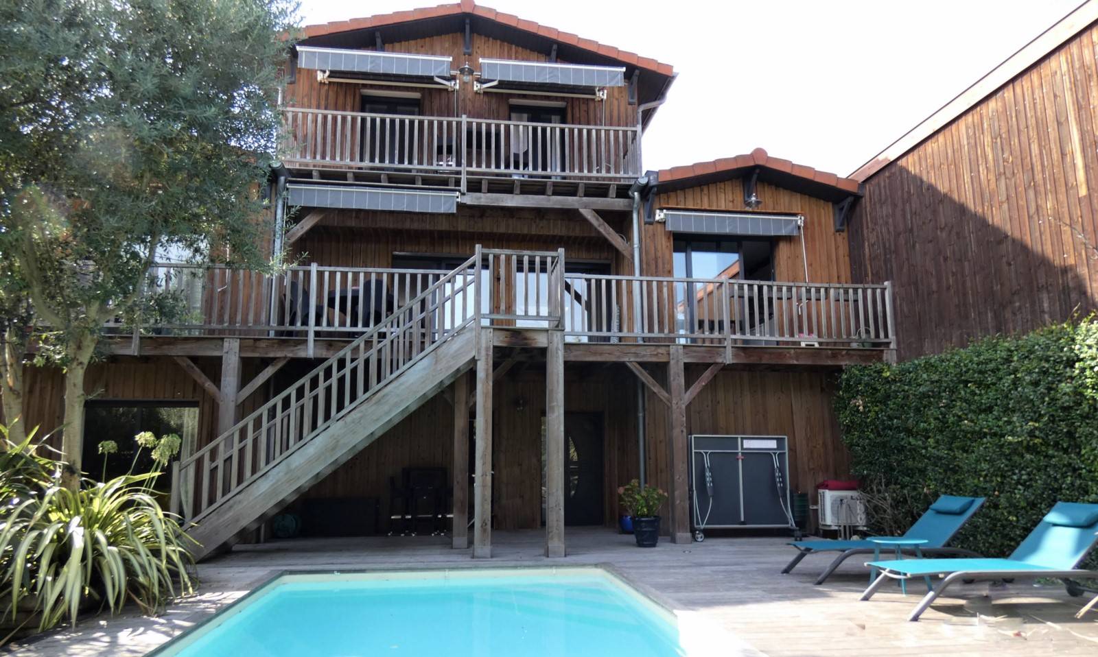 Grande maison en bois avec piscine et jardin à vendre Port de La Teste de Buch