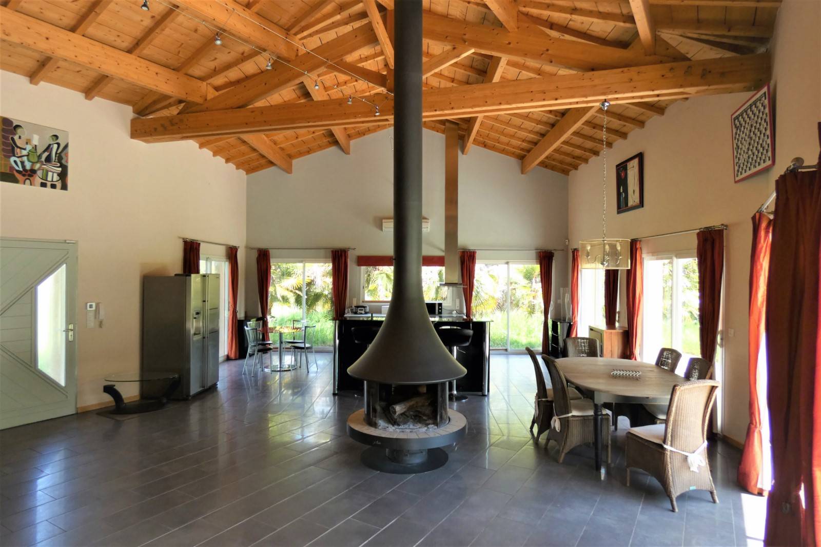 grande maison contemporaine sur grand terrain à vendre à SALLES