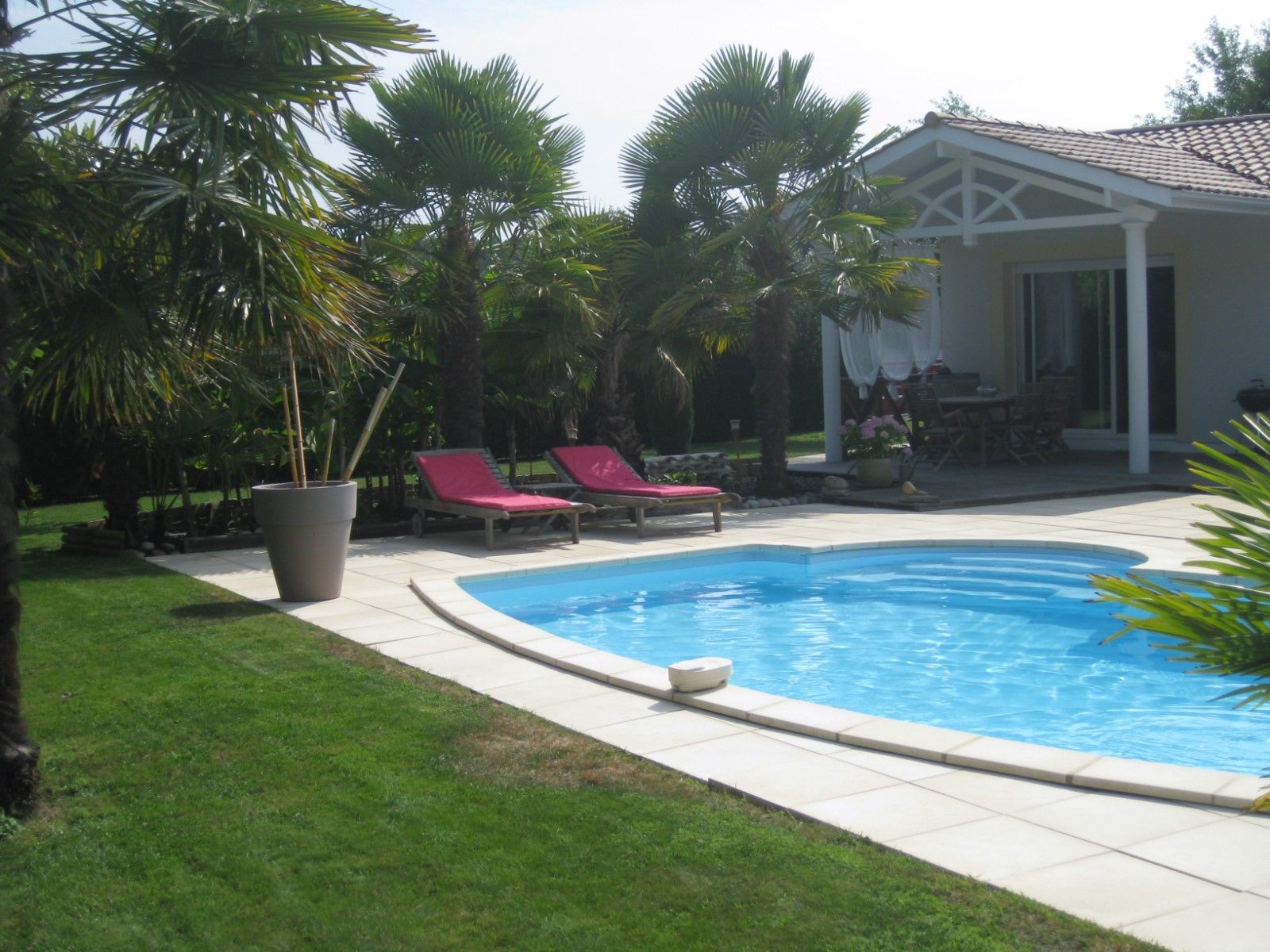 Maison contemporaine avec piscine et 4 chambres LE TEICH