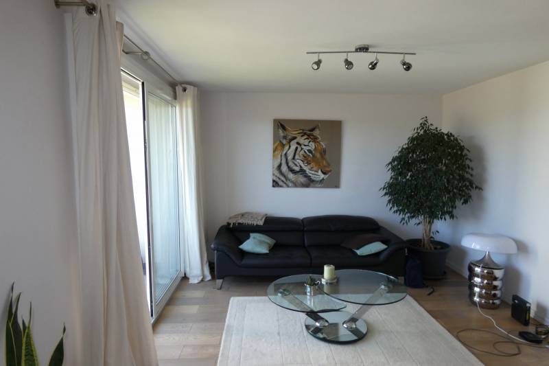 Cherche appartement deux chambres avec balcon à la vente à BORDEAUX CAUDERAN